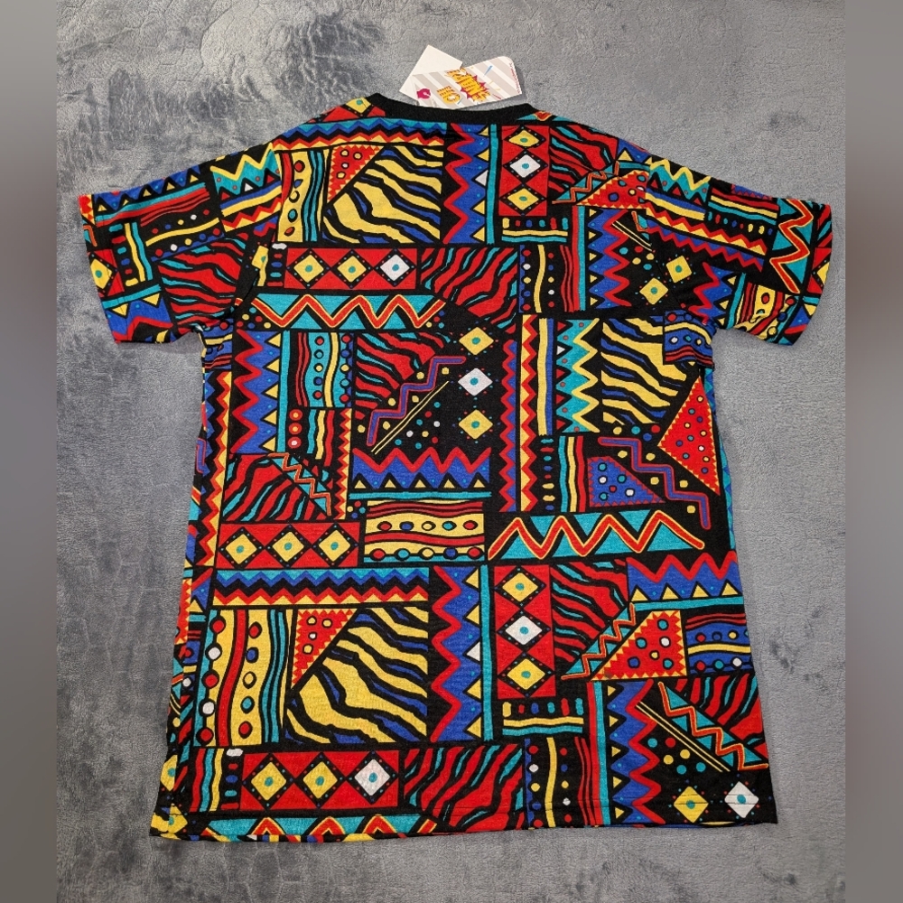 Snap Multicolor Geometric T-Shirt - Picture 5 of 5